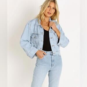 Levi’s Loose Sleeve Trucker Jacket